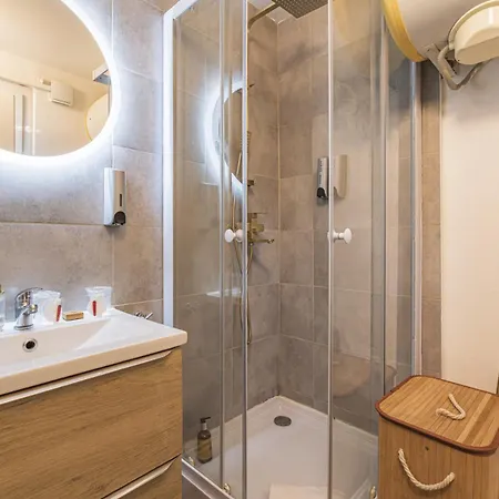 Lägenhet Pentagone 1 Prive